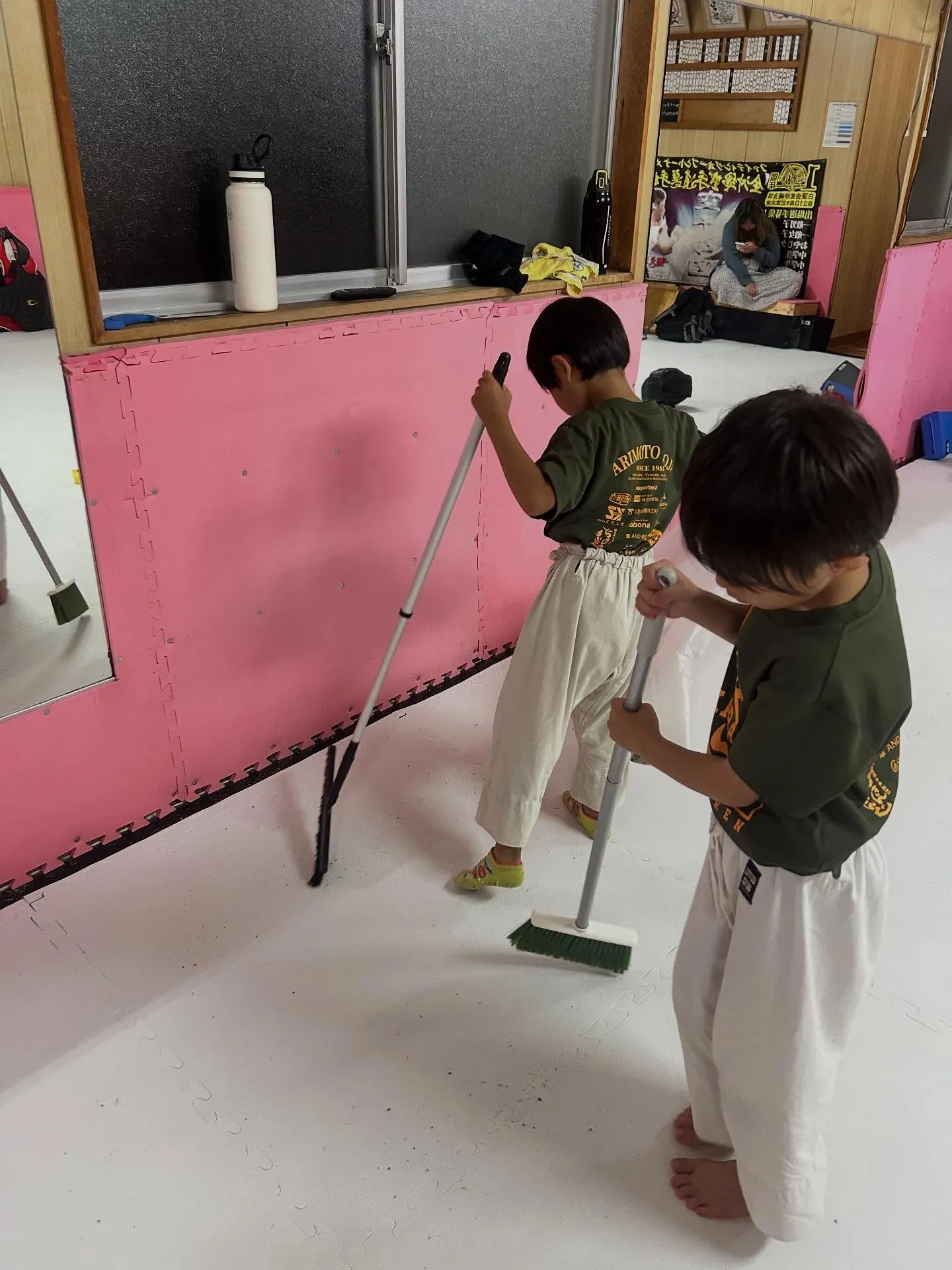 道場の整備とミットの修理🧑🔧